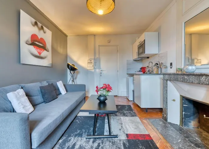 Le French Kiss F2 Renove Hyper-centre De * Rouen